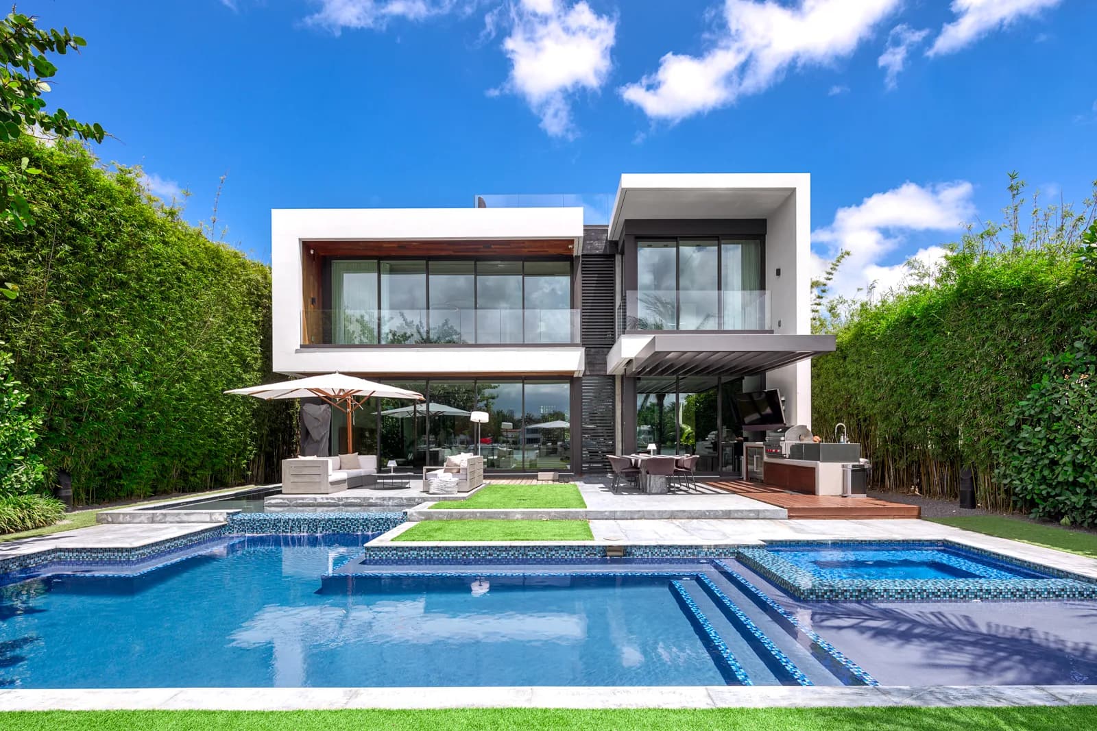 Villa Naomi, residenza di lusso in Florida — esempio di immobile gestito da Investi in Florida per investitori internazionali